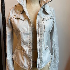 Lululemon raincoat in cream/bone color. Like new excellent condition!